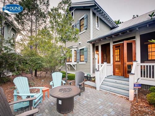 Forest District House | 'Serendipity' Beautiful 3BR Cottage Sleeps 8 Close to Lazy River Pool at Camp WaterColor home