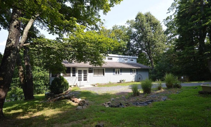 Berkeley Springs House | Serendipity - Hot Tub | Pets | Fire Pit | Pool Access | Grill | Wifi | Deck