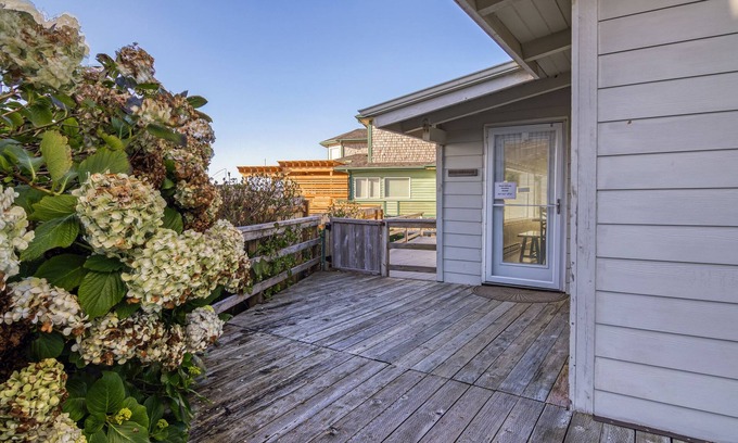 Yachats Cottage | Serendipity - North Yachats Ocean View with easy beach access.