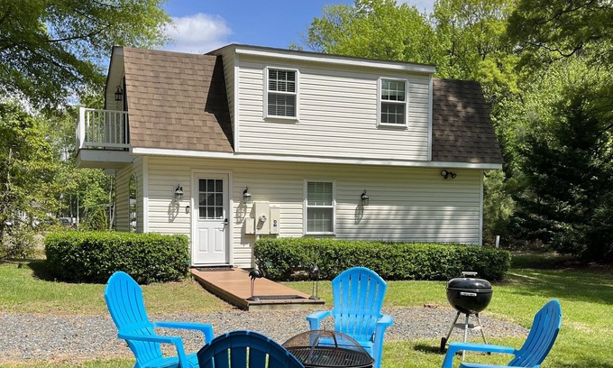 Rock Hall House | Serendipity Peaceful carriage house in quaint waterfront town