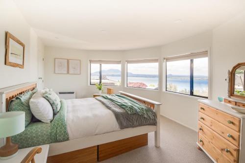 Acacia Bay House | Serendipity with a view