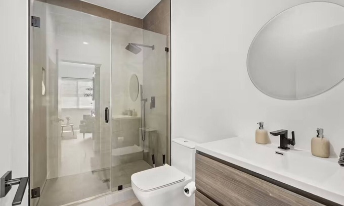 Culver - West House | Serene 2-bedroom house with AC in vibrant Los Angeles
