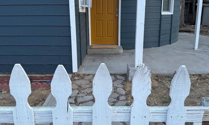Dupont House | Serene 2-bedroom house with WiFi in Commerce City