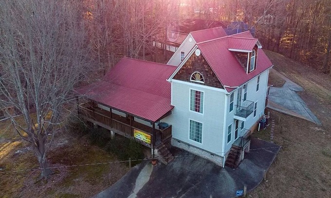 Gainesville Cottage | Serene 4 Bedrooms home ON quiet 10 acres 11 beds.n