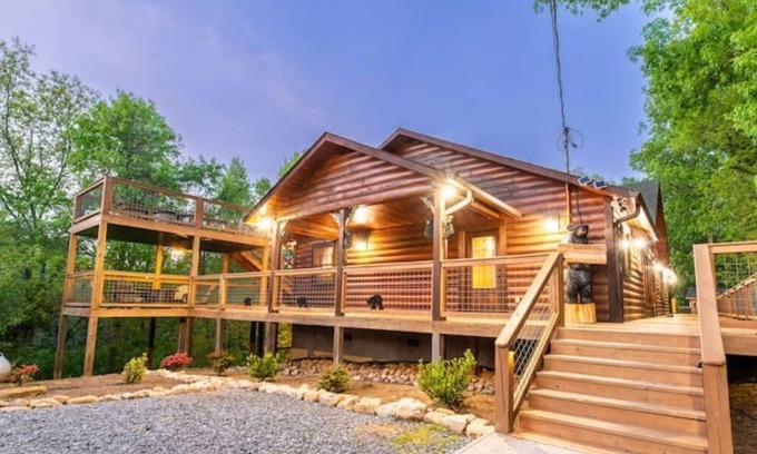 Sevierville Cabin | Serene 4BdRm Cabin w Outdoor KIT/FRPLC/Treehouse