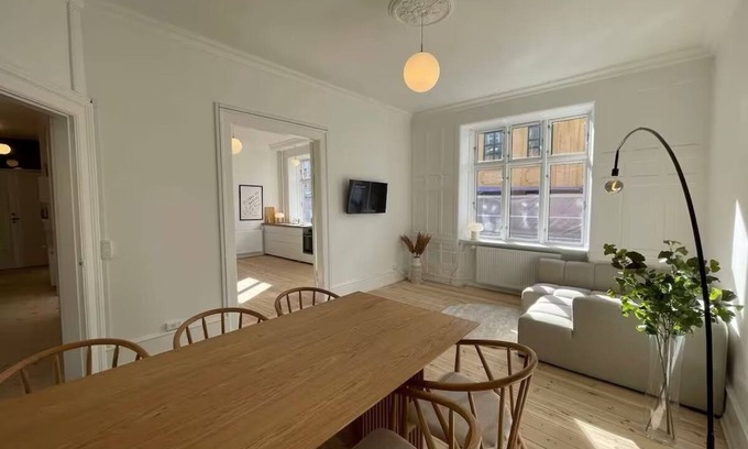 Osterbro Apartment | Serene 5-bedroom apartment with WiFi in charming København