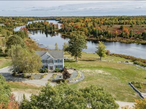 Sullivan House | Serene 7BR Haven by the Lake home