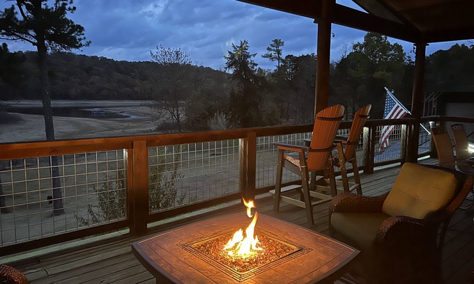 Springdale House | Serene and beautiful, Lakeview, outside games and kayaks, workspace