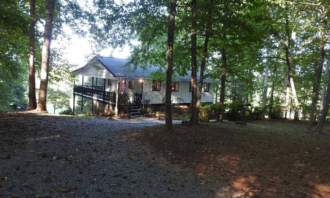 Hendersonville Cottage | Serene and secluded mountain side retreat home next to The French Broad River.