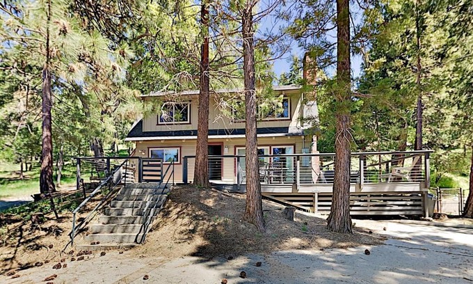 Blue Jay House | Serene Cabin