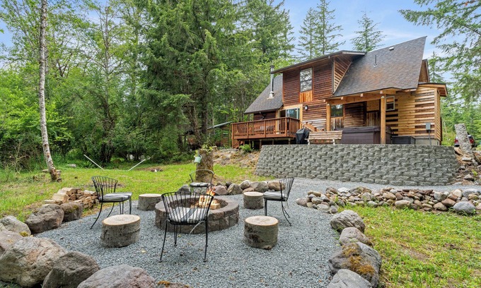 Paradise Estates Cabin | Serene Creekside Cabin by Mt. Rainier, Ashford WA