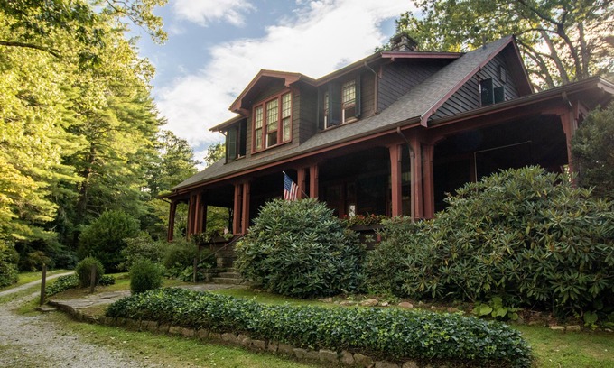 Flat Rock House | Serene Flat Rock Farmhouse Getaway