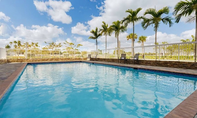 Florida City House | Serene Gateway: 2 Queen Beds Room, Fairfield Inn, Free On-site Parking, 2 Rooms