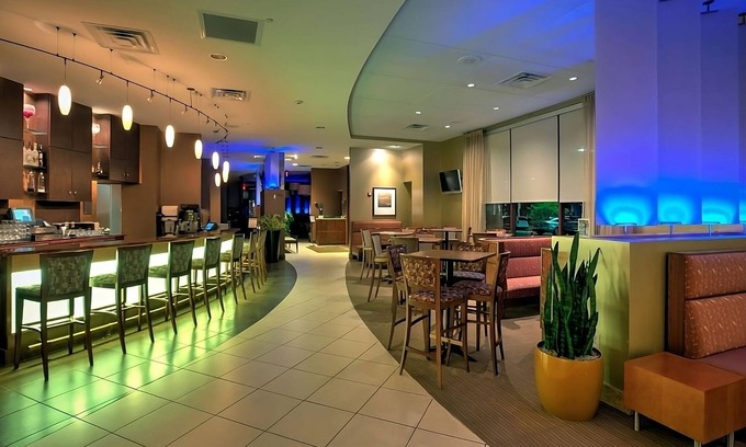 Wauwatosa Hotel | Serene Getaway in West Wauwatosa! Pool, Free Parking, Pet-friendly Property!