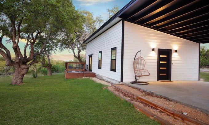 Spring Branch House | Serene Hill Country Casita ~ Scenic View ~ Patio