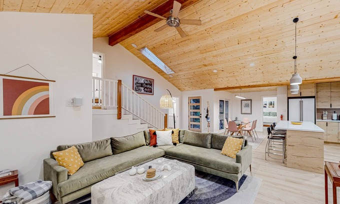 Cazadero House | Serene home in redwoods with hot tub, yoga studio & fireplace - dog-friendly