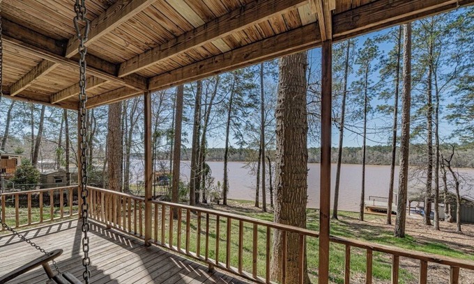 Eatonton House | Serene Lakefront Getaway on Lake Sinclair
