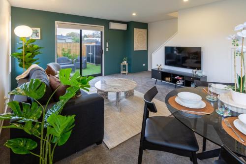 Christchurch Apartment | Serene Living 2 bed with Carpark