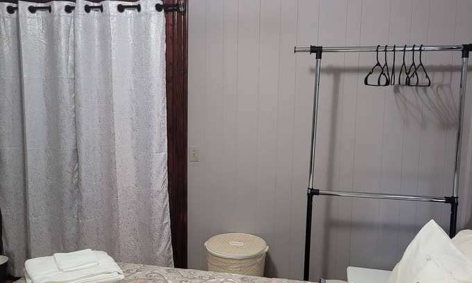 Rochester House | Serene Oasis: Your Ultimate Retreat a mile from URMC