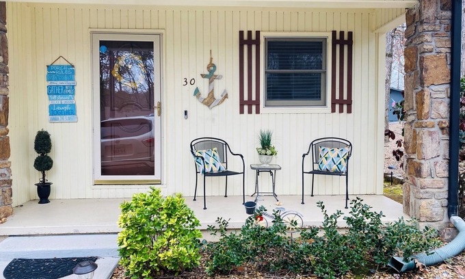 Hot Springs Village House | Serene Partial Lakeview Kayaks access to golf, lakes, hiking and more.