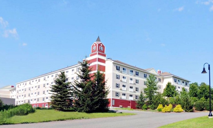 Pittsfield Condo | Serene Retreat in the Scenic Berkshire Mountainsn