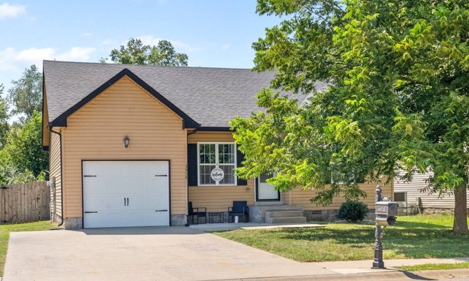 Clarksville House | Serene Retreat Near Fort Campbell and Casino - Family and Pet Friendly