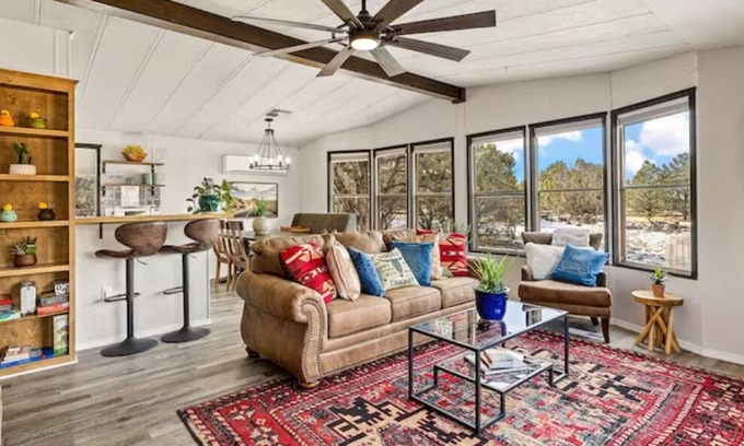 Williams House | Serene Stay~Hot Tub~Grand Canyon~Route 66! On 1 Acre!