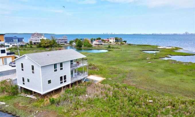 West Ocean City House | Serene Sunrise & Shimmering Skyline. 5 Star Hosts