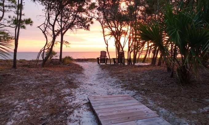 Saint Helena Island House | Serene Treehouse Hideaway - Private Beach