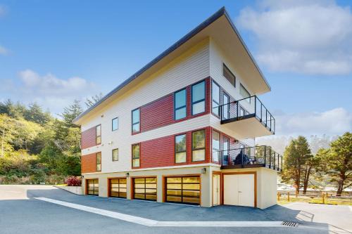 Gold Beach Apartment | Serenity at Deerhaven #B