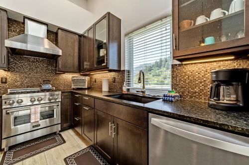 Gold Beach Apartment | Serenity at Deerhaven #C