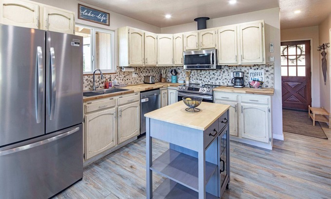 Copperopolis House | Serenity at the Lake for Large Family