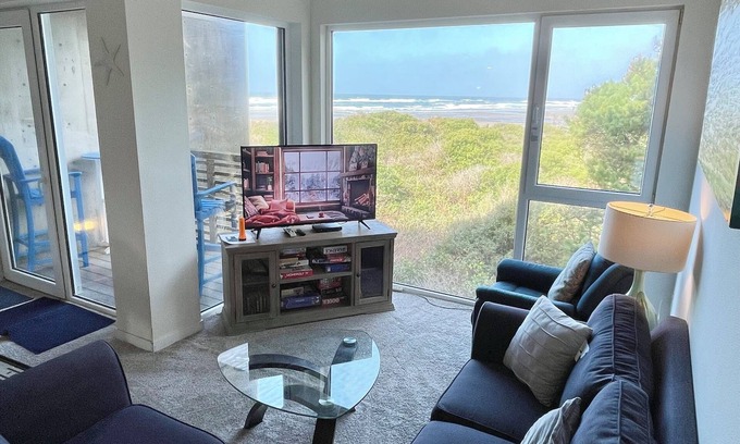 Rockaway Beach Condo | Serenity by the Sea 2 BR, 2 Bath condo, 3 bed, WiFi, pets Rockaway Beach, OR