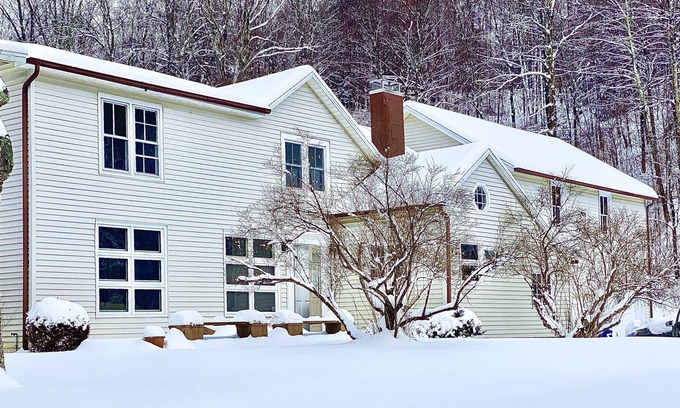 Shandaken House | Serenity Farmhouse-10 mins to ski, hot tub. Inquire for seasonal rental