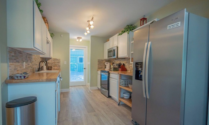 Southmont House | Serenity Now at the Lake! Mountain feel while enjoying the lake!