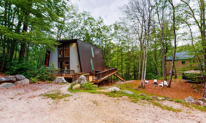 Eidelweiss Village House | Serenity on the Water near skiing with lake view, 3 kayaks, dock & firepit