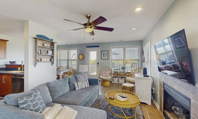 Topsail Beach House | Serenity Point duplex with 180-degree water view & community pool - dog-friendly