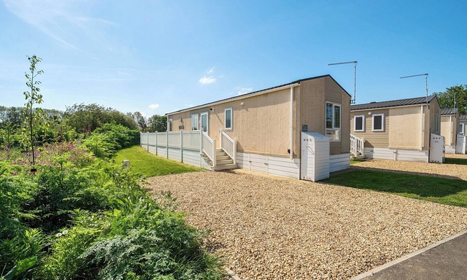Great Houghton Cottage | SERENITY SHORES - BILLING AQUADROME in Billing Aquadrome Holiday Park