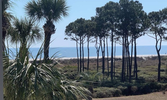 Hilton Head Island Condo | SerenityByTheSea-Couples Retreat-King,Bikes,Chairs