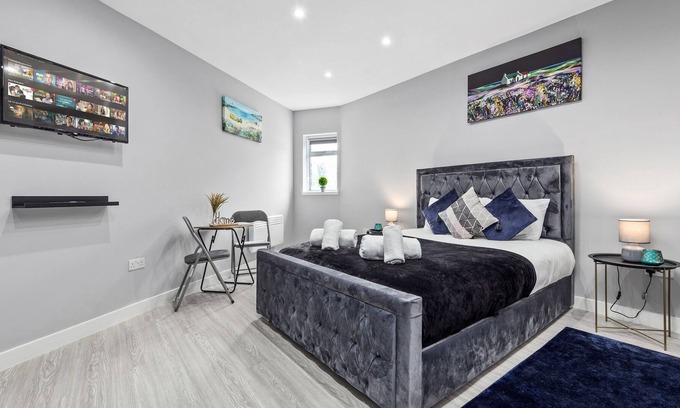 Feltham West Apartment | Serviced Ensuite Room Feltham Heathrow London TW13