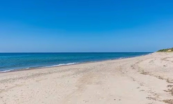East Dennis House | Sesuit Neck Estate with the Best Private beach on the Bay!: 039-D