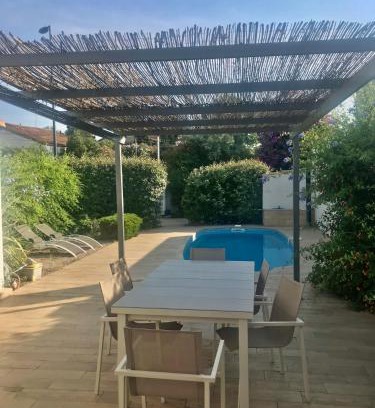 Sete Villa | Sete Villa Le Gabanon piscine et 1ere etang