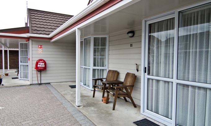 Petone Hotel | Settlers Motor Lodge