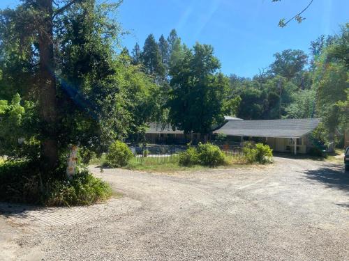 Kaweah Hotel | Seven Circles Lodge & Retreat