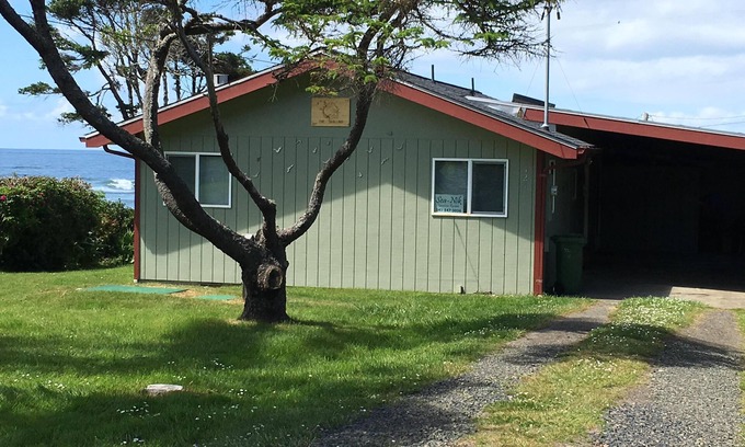Yachats House | Seven miles of sandy beach. North end of historic 804 Trail. Pet Friendly.