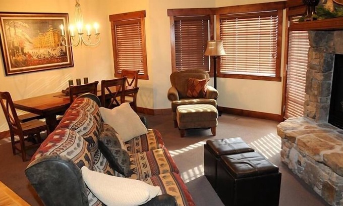 Champion House | Seven Springs 3 Bedrooms Premium Townhome, Ski In/Ski Out by RedAwning