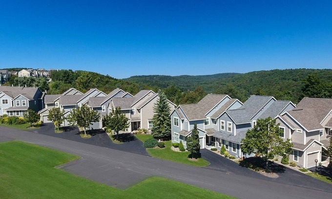 Seven Springs Condo | Seven Springs 4 BR Premium Condo, Deck with Views by RedAwning - Save 10% on 3 Nights, 15% on 5 Nights!