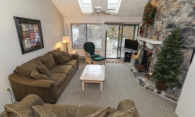 Seven Springs Condo | Seven Springs Meadowridge 2 Bedroom Standard Condo with Mountain Views by RedAwning