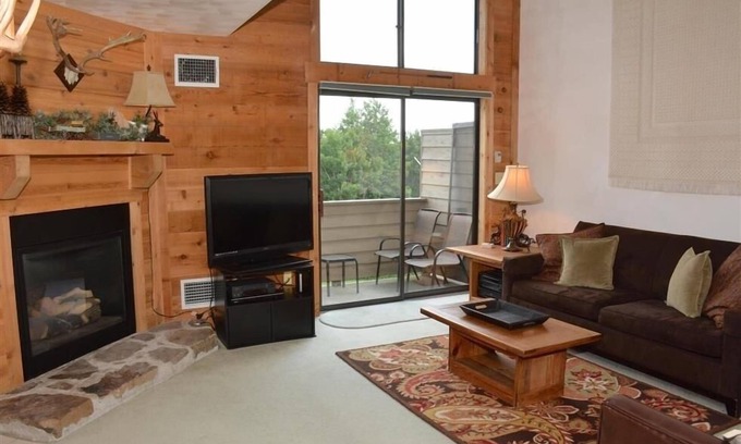 Seven Springs Condo | Seven Springs Sunridge 2 Bedroom Standard Condo with Ski-In/Out by RedAwning