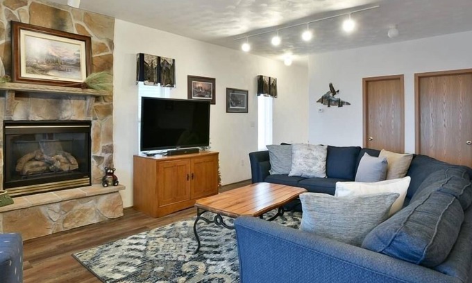 Seven Springs Condo | Seven Springs Woodridge 4 Bedroom Premium Condo, Deck with Mountain Views by RedAwning